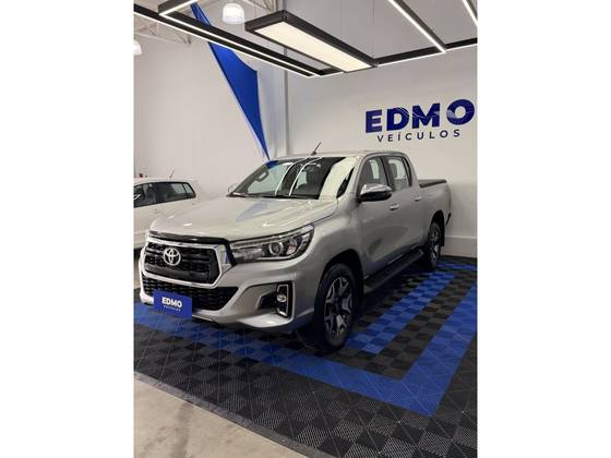 TOYOTA HILUX 2.8 SRX 4X4 CD 16V DIESEL 4P AUTOMÁTICO TOYOTA HILUX 2.8 SRX 4X4 CD 16V DIESEL 4P AUTOMÁTICO